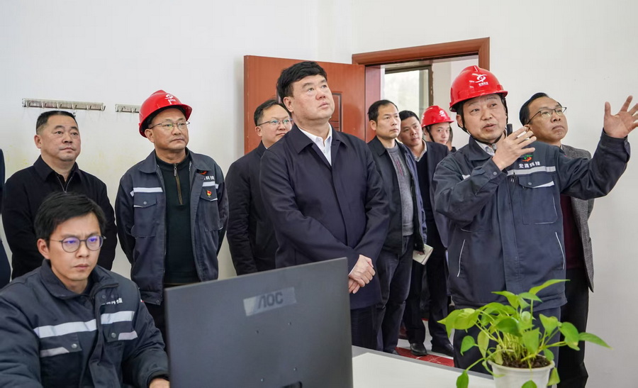省委常委、省政法委書(shū)記魏建鋒調(diào)研海利集團(tuán)古丈縣宏源釩業(yè)公司
