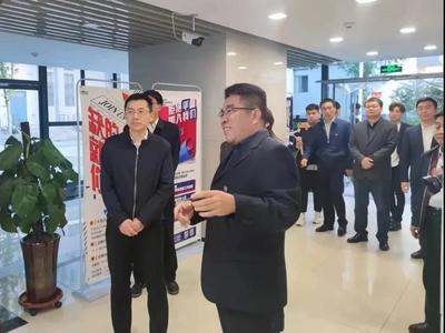 省教育廳張春生副廳長(zhǎng)一行蒞臨我系調(diào)研指導(dǎo)影視傳媒技術(shù)開(kāi)發(fā)工作